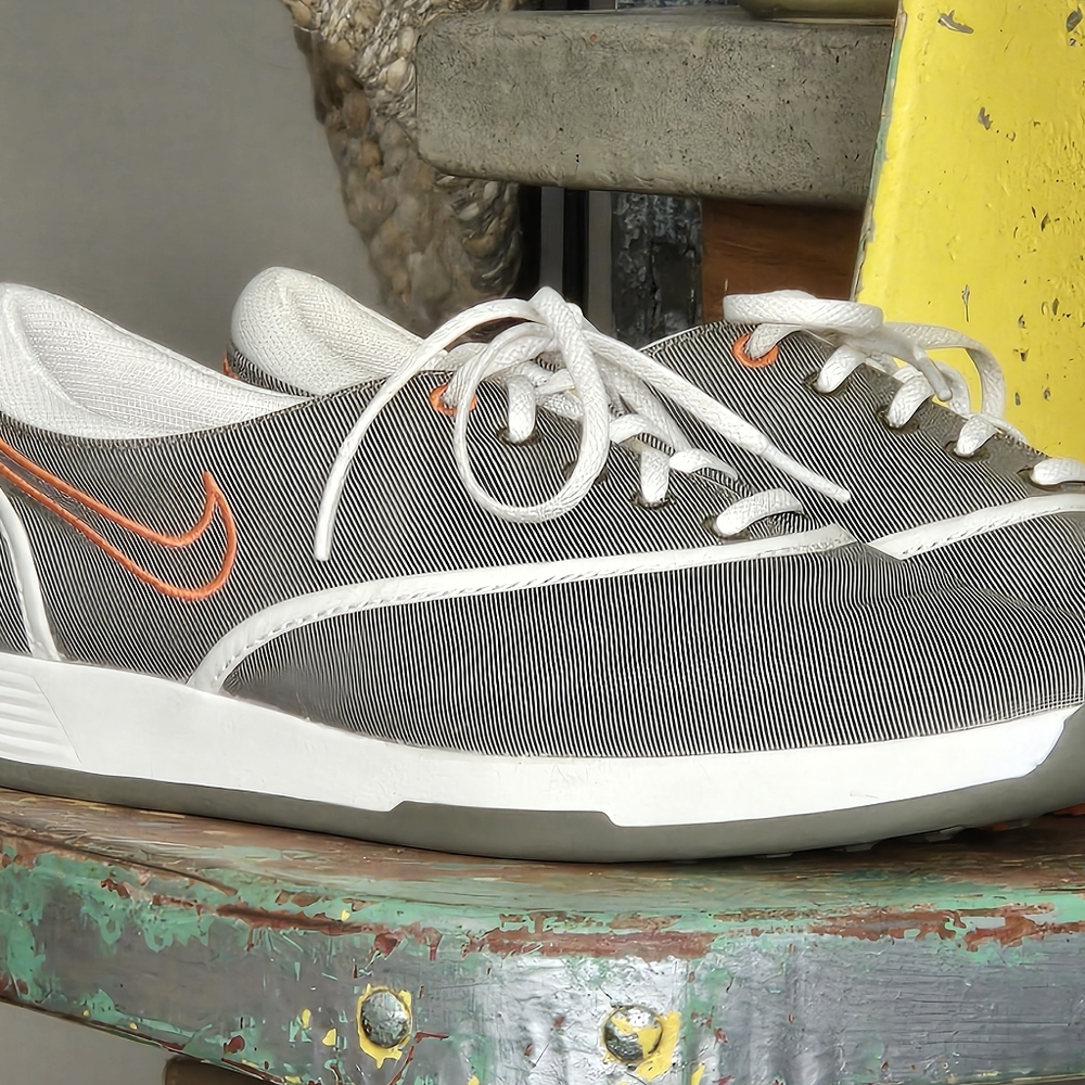 NEW Condition NIKE LUNARLON CASUAL OR SPIKELESS GOLF SHOES SZ8